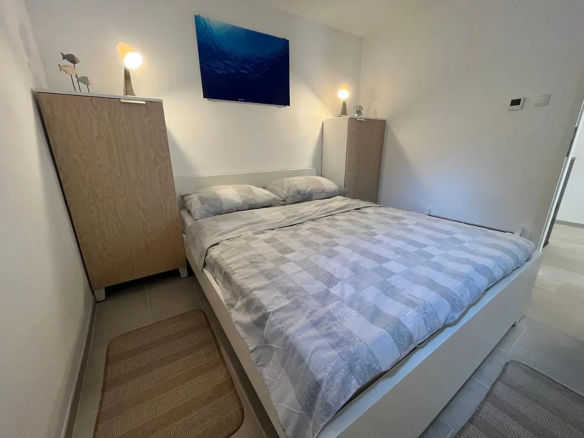 Blue Penguin Apartment Pinezici  0*, Pinezici (Krk) Croatia